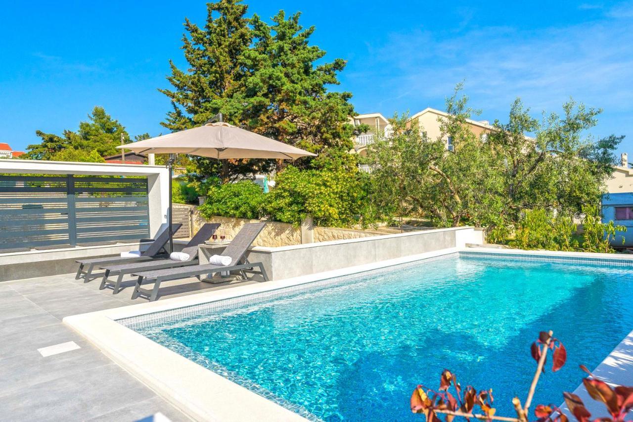 נובליה Summer Breeze Pool Apartments מראה חיצוני תמונה