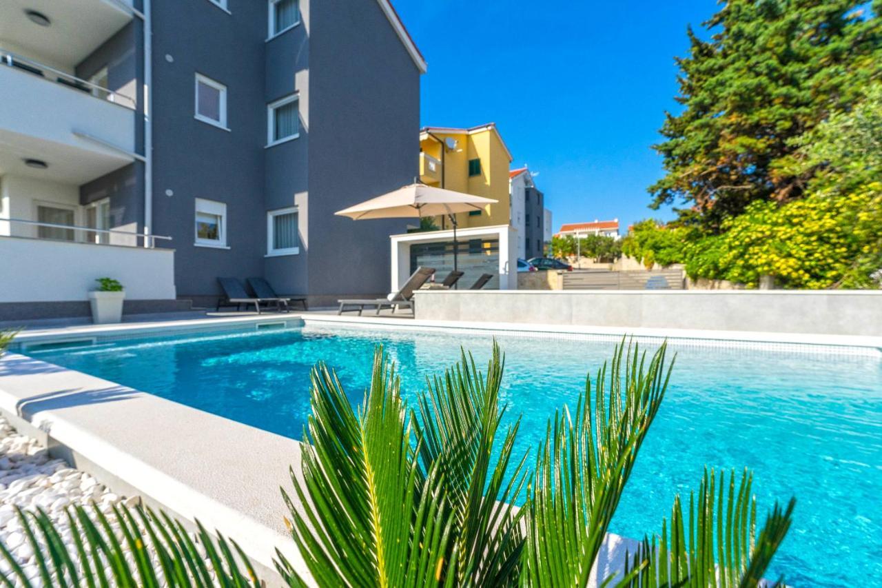 נובליה Summer Breeze Pool Apartments מראה חיצוני תמונה