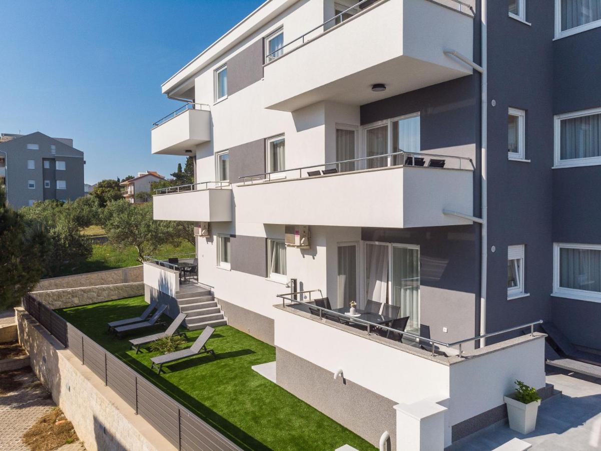 נובליה Summer Breeze Pool Apartments מראה חיצוני תמונה