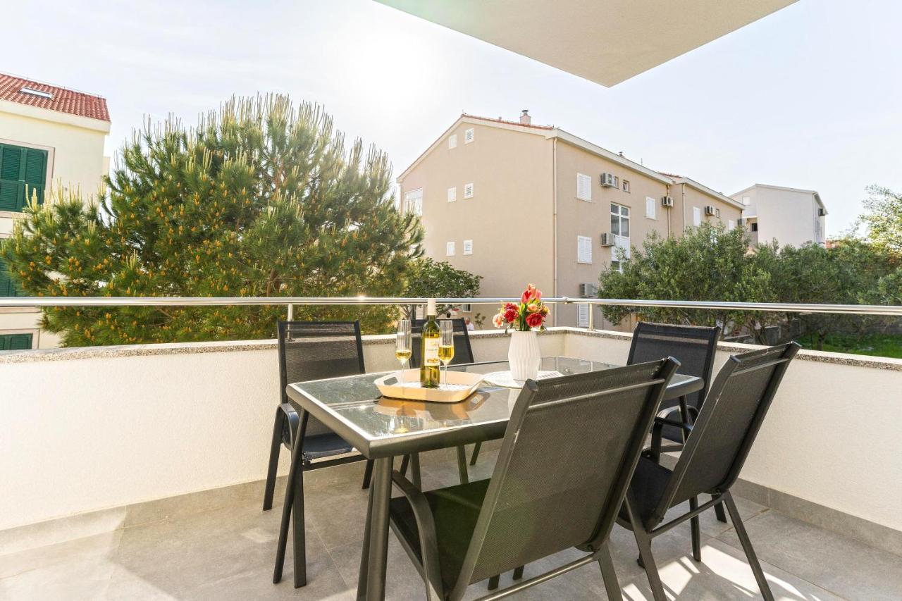 נובליה Summer Breeze Pool Apartments מראה חיצוני תמונה