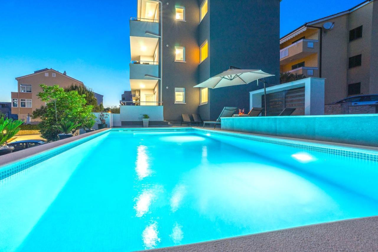 נובליה Summer Breeze Pool Apartments מראה חיצוני תמונה