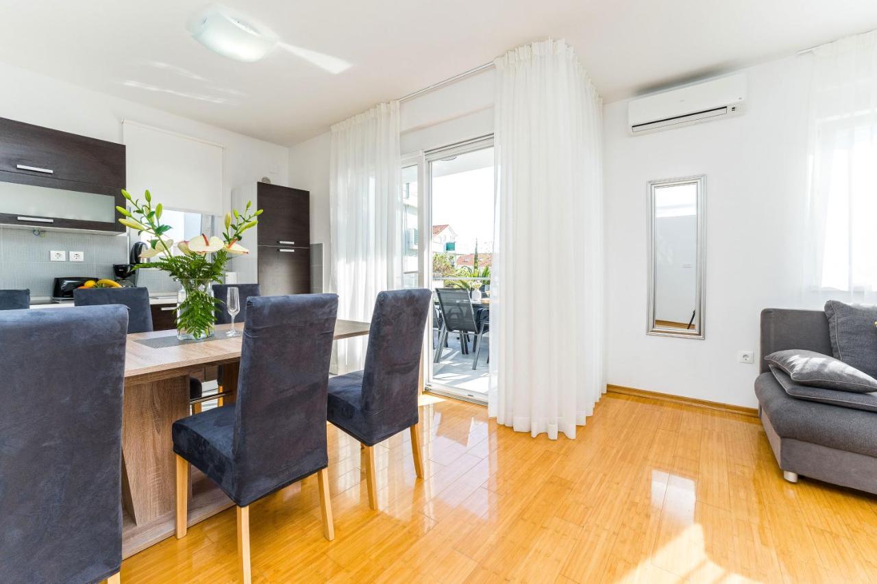 נובליה Summer Breeze Pool Apartments מראה חיצוני תמונה