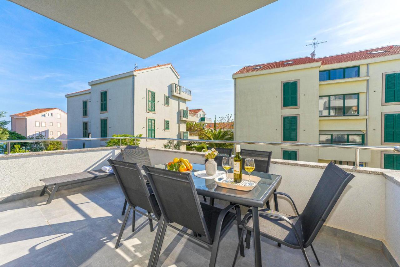 נובליה Summer Breeze Pool Apartments מראה חיצוני תמונה